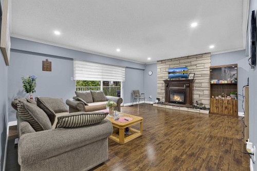 7059 Barkley Place, Delta, BC - Indoor Photo Showing Living Room With Fireplace