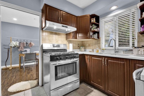 7059 Barkley Place, Delta, BC - Indoor Photo Showing Kitchen