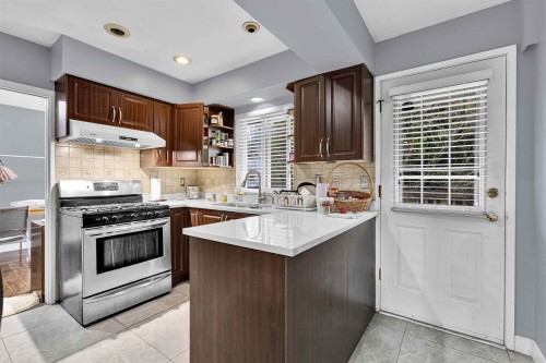 7059 Barkley Place, Delta, BC - Indoor Photo Showing Kitchen