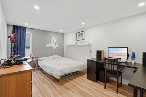 11837 Alderwood Crescent, Delta, BC - Indoor Photo Showing Bedroom