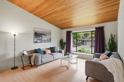 11837 Alderwood Crescent, Delta, BC - Indoor Photo Showing Living Room