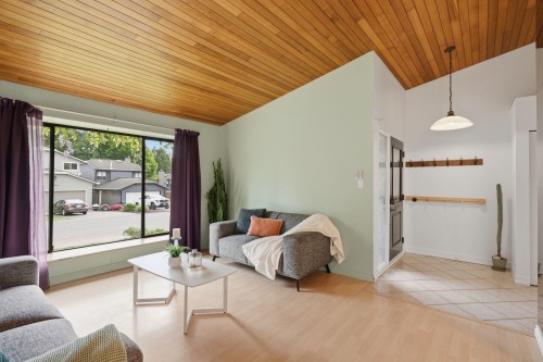 11837 Alderwood Crescent, Delta, BC - Indoor Photo Showing Living Room