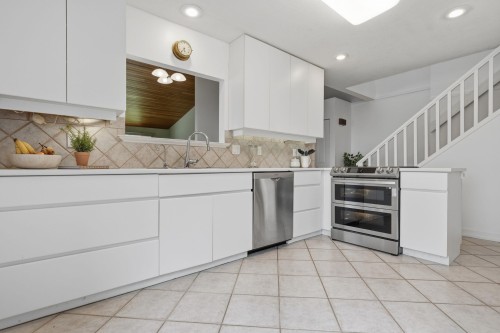 11837 Alderwood Crescent, Delta, BC - Indoor Photo Showing Kitchen