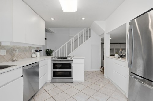 11837 Alderwood Crescent, Delta, BC - Indoor Photo Showing Kitchen With Stainless Steel Kitchen