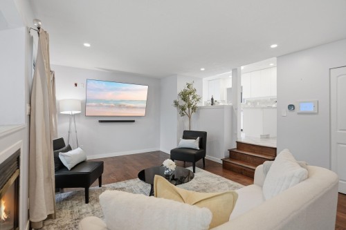 11837 Alderwood Crescent, Delta, BC - Indoor Photo Showing Living Room With Fireplace