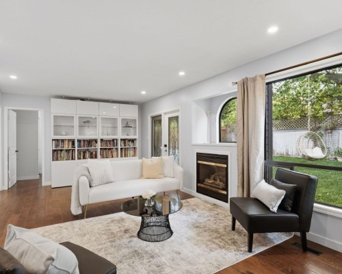 11837 Alderwood Crescent, Delta, BC - Indoor Photo Showing Living Room With Fireplace
