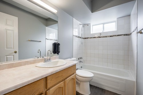 19065 60 Avenue, Surrey, BC - Indoor Photo Showing Bathroom