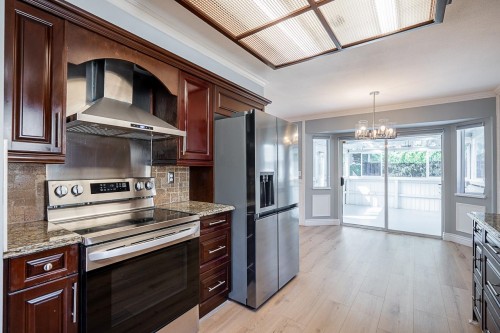 19065 60 Avenue, Surrey, BC - Indoor Photo Showing Kitchen