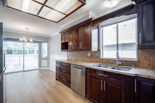19065 60 Avenue, Surrey, BC - Indoor Photo Showing Kitchen With Double Sink