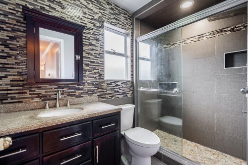19065 60 Avenue, Surrey, BC - Indoor Photo Showing Bathroom