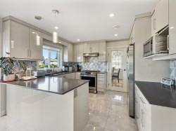 15271 95 Avenue Surrey, BC V3R 9C5