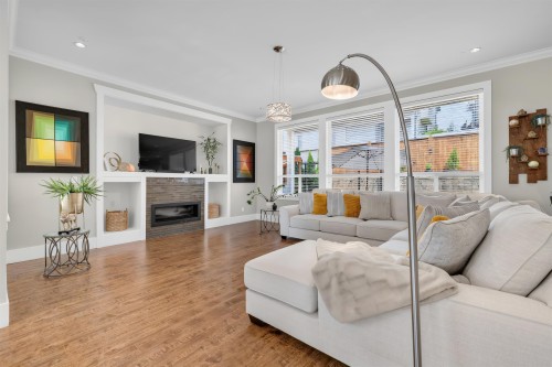 36643 Auguston Parkway E, Abbotsford, BC - Indoor Photo Showing Living Room With Fireplace