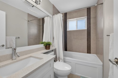 36643 Auguston Parkway E, Abbotsford, BC - Indoor Photo Showing Bathroom