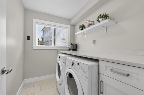 36643 Auguston Parkway E, Abbotsford, BC - Indoor Photo Showing Laundry Room