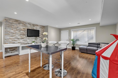 36643 Auguston Parkway E, Abbotsford, BC - Indoor Photo Showing Living Room With Fireplace