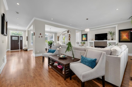 36643 Auguston Parkway E, Abbotsford, BC - Indoor Photo Showing Living Room