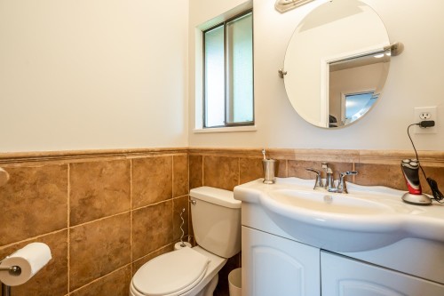 6811 Baker Road, Delta, BC - Indoor Photo Showing Bathroom