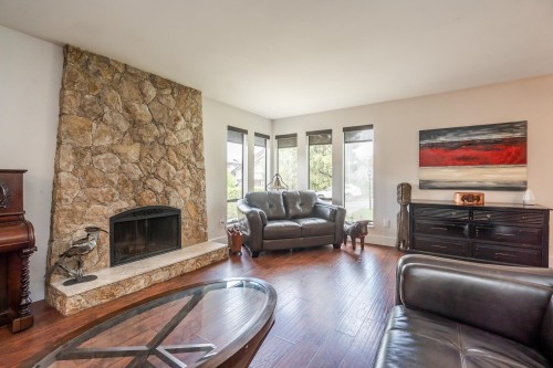 6811 Baker Road, Delta, BC - Indoor Photo Showing Living Room With Fireplace