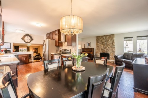 6811 Baker Road, Delta, BC - Indoor Photo Showing Dining Room