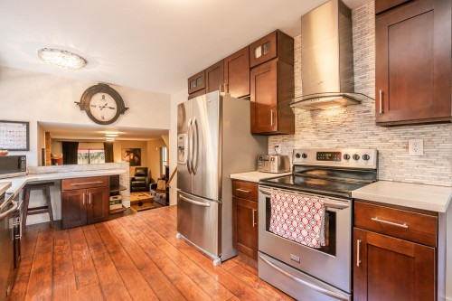 6811 Baker Road, Delta, BC - Indoor Photo Showing Kitchen