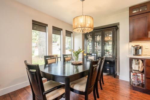6811 Baker Road, Delta, BC - Indoor Photo Showing Dining Room