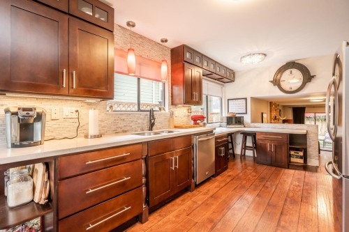 6811 Baker Road, Delta, BC - Indoor Photo Showing Kitchen