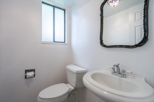 6811 Baker Road, Delta, BC - Indoor Photo Showing Bathroom