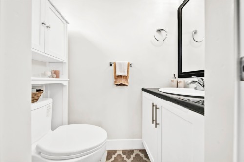 7681 115 Street, Delta, BC - Indoor Photo Showing Bathroom