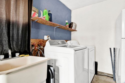 7681 115 Street, Delta, BC - Indoor Photo Showing Laundry Room