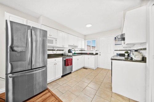 7681 115 Street, Delta, BC - Indoor Photo Showing Kitchen