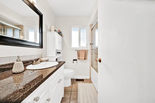 7681 115 Street, Delta, BC - Indoor Photo Showing Bathroom