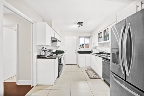 7681 115 Street, Delta, BC - Indoor Photo Showing Kitchen