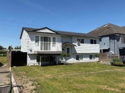 7629 126a Street Surrey, BC V3W 6Z9