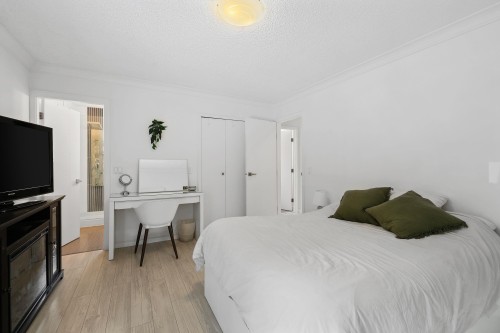 10421 Santa Monica Drive, Delta, BC - Indoor Photo Showing Bedroom