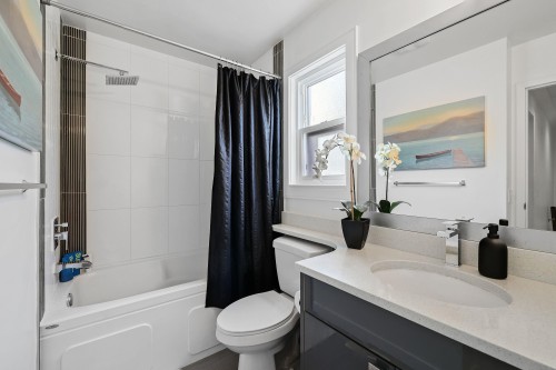 10421 Santa Monica Drive, Delta, BC - Indoor Photo Showing Bathroom