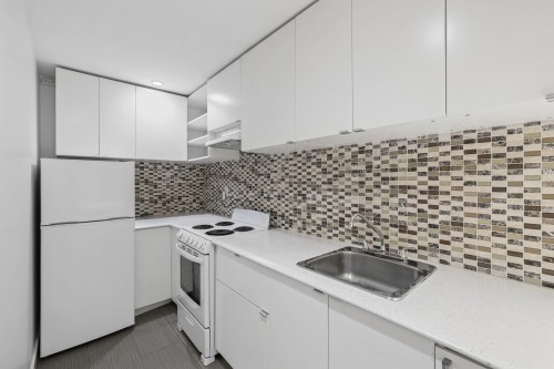 10421 Santa Monica Drive, Delta, BC - Indoor Photo Showing Kitchen