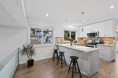10421 Santa Monica Drive, Delta, BC - Indoor Photo Showing Kitchen With Upgraded Kitchen