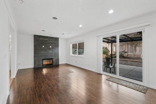 10421 Santa Monica Drive, Delta, BC - Indoor Photo Showing Living Room With Fireplace