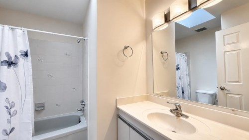 3017 Glendale Place, Abbotsford, BC - Indoor Photo Showing Bathroom