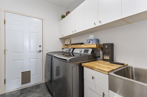 2764 St Moritz Way, Abbotsford, BC - Indoor Photo Showing Laundry Room