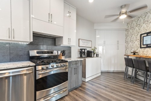 2764 St Moritz Way, Abbotsford, BC - Indoor Photo Showing Kitchen With Upgraded Kitchen