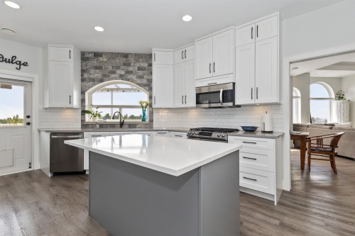 2764 St Moritz Way, Abbotsford, BC - Indoor Photo Showing Kitchen With Upgraded Kitchen