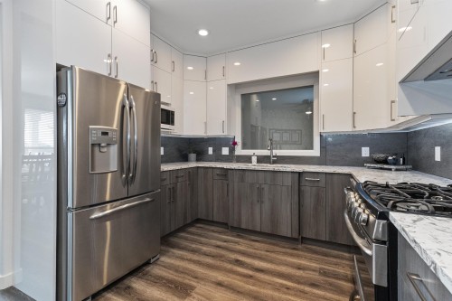 2764 St Moritz Way, Abbotsford, BC - Indoor Photo Showing Kitchen With Upgraded Kitchen