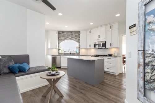 2764 St Moritz Way, Abbotsford, BC - Indoor Photo Showing Kitchen With Upgraded Kitchen