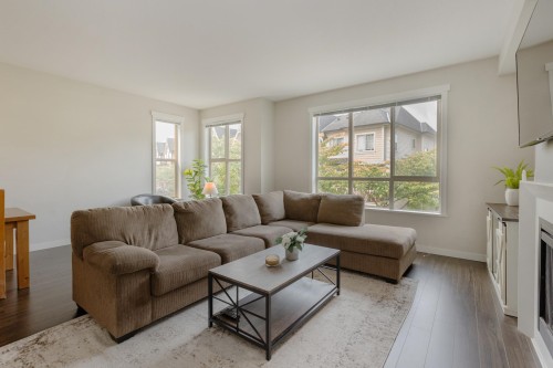 22-10595 Delsom Crescent, Delta, BC - Indoor Photo Showing Living Room With Fireplace