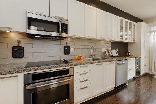 22-10595 Delsom Crescent, Delta, BC - Indoor Photo Showing Kitchen With Double Sink With Upgraded Kitchen