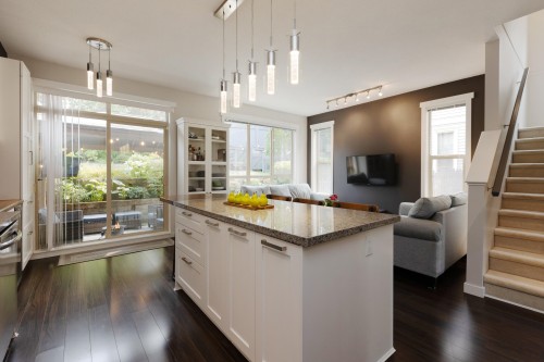 22-10595 Delsom Crescent, Delta, BC - Indoor Photo Showing Kitchen With Upgraded Kitchen