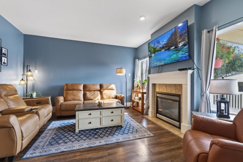 4337 Callaghan Crescent, Abbotsford, BC - Indoor Photo Showing Living Room With Fireplace