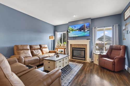 4337 Callaghan Crescent, Abbotsford, BC - Indoor Photo Showing Living Room With Fireplace