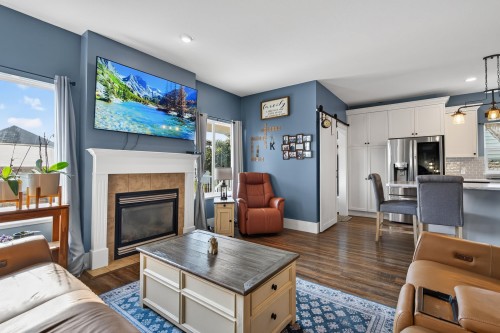 4337 Callaghan Crescent, Abbotsford, BC - Indoor Photo Showing Living Room With Fireplace